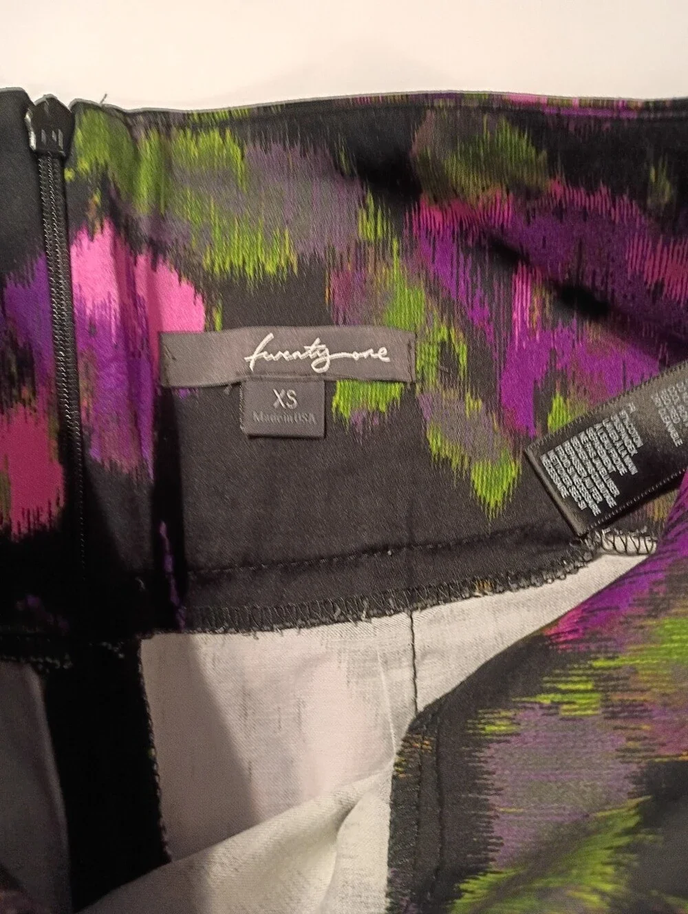 twentyone Size XS Black Mini Skirt w/Vibrant Colors